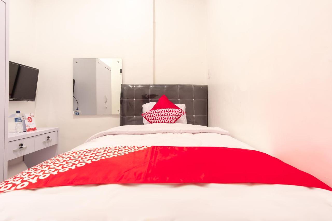 Oyo 1557 Bungas Guest House Medan Bagian luar foto