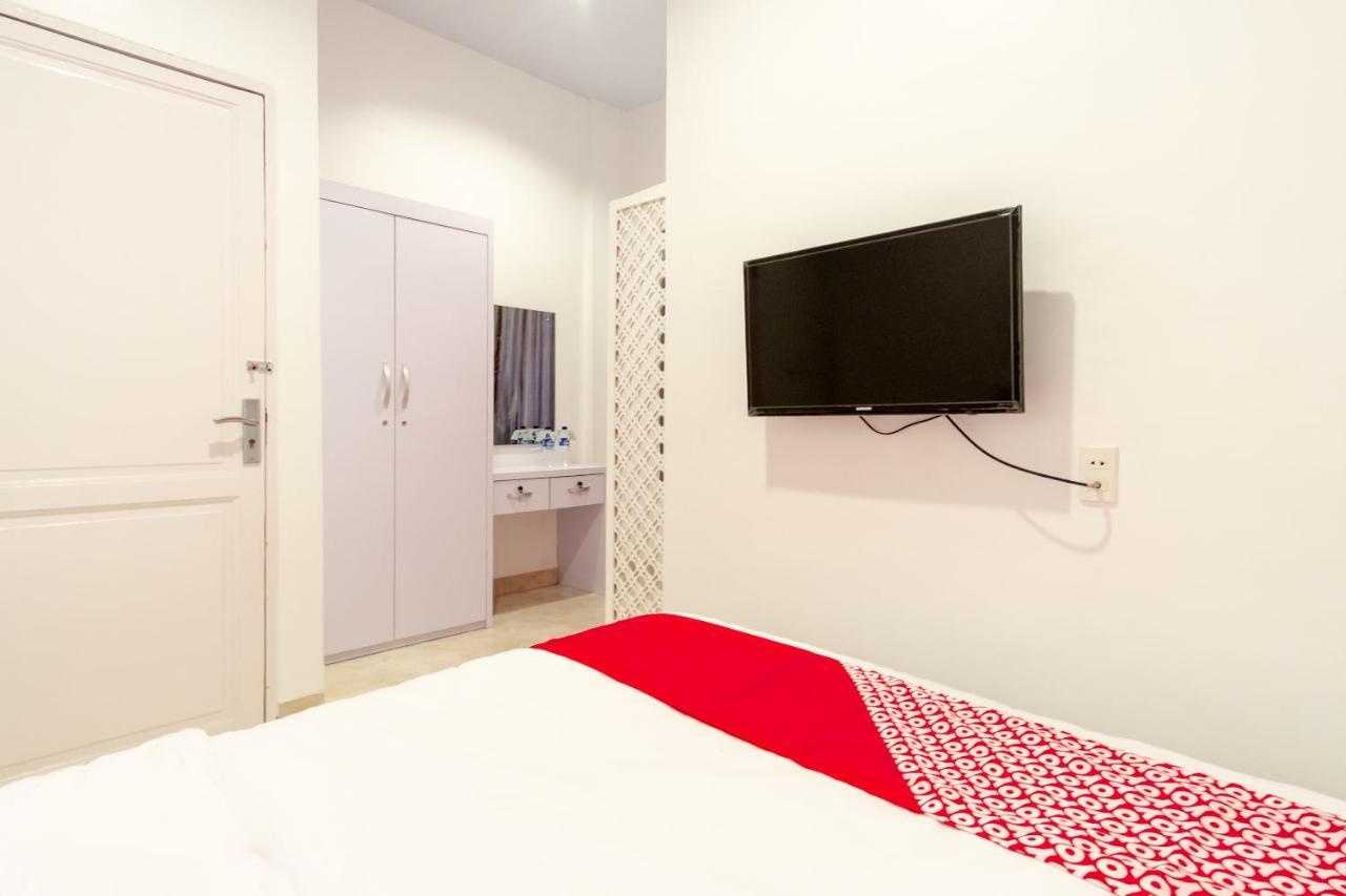 Oyo 1557 Bungas Guest House Medan Bagian luar foto