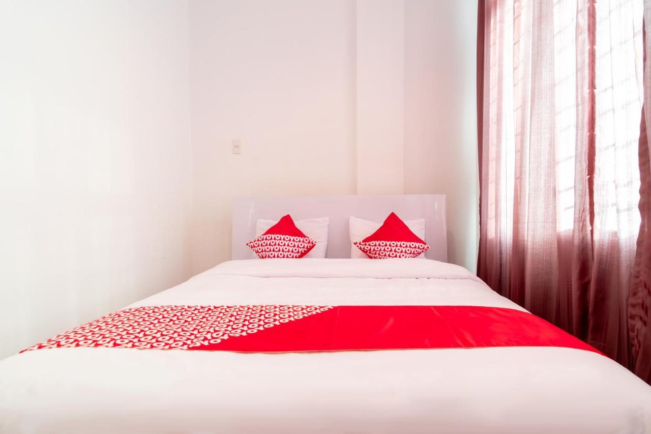 Oyo 1557 Bungas Guest House Medan Bagian luar foto